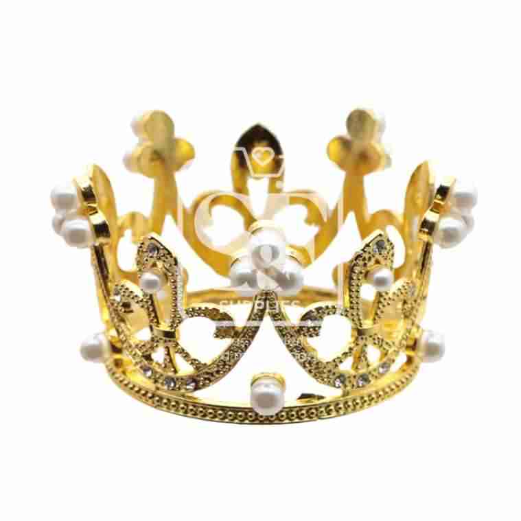 Corona Dorada con Cristales y Perlas