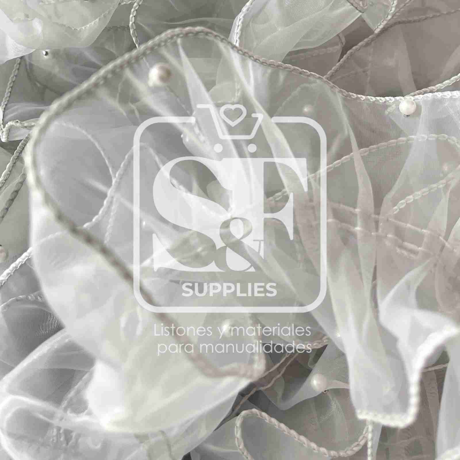 Yarda de Organza Gris Con Perlas