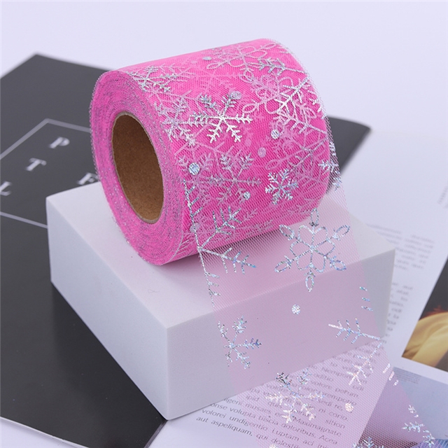 Yarda de Tul Rosa Mexicano con copos Plateados