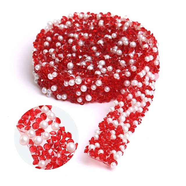 Yarda de Cristales Rojos con Perlas