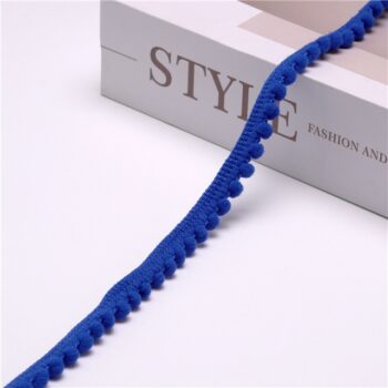 Yarda de Bies con Mini Pomponcitos Rey