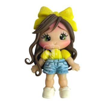 Niña con Camisola Amarilla